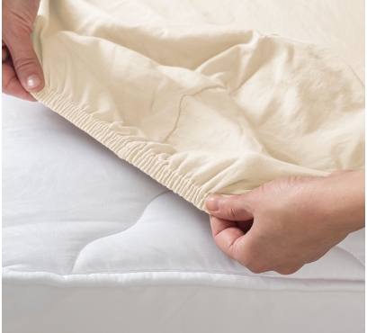 Jemně žluté jersey prostěradlo s lycrou (2)