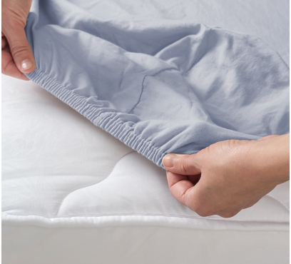 Modré jersey prostěradlo s lycrou (2)