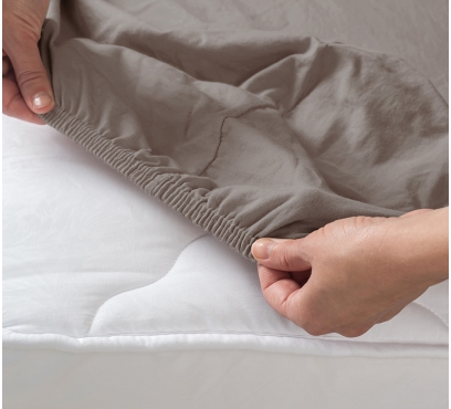 Béžovo-šedé jersey prostěradlo s lycrou (2)