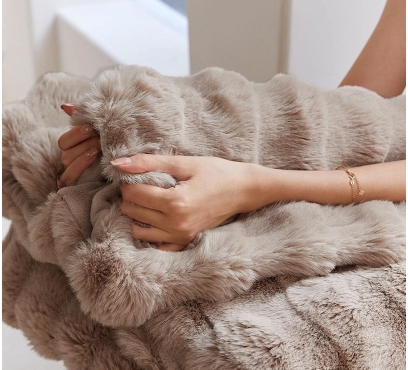 Luxusní kožešinová deka (1)