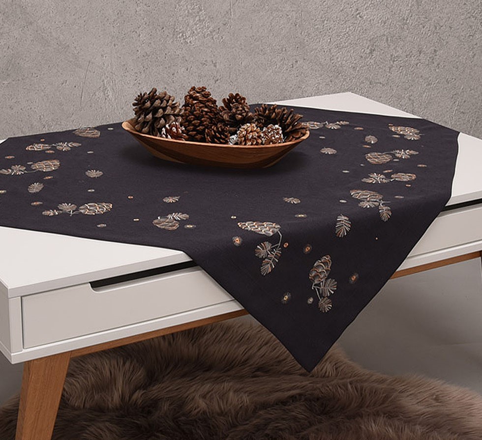 Černý vánoční ubrus na stůl D42 - JIMI Textil