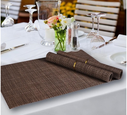 Praktické stolní prostírání