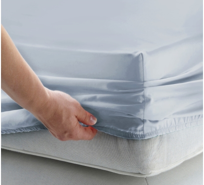 Modré jersey prostěradlo s lycrou (1)