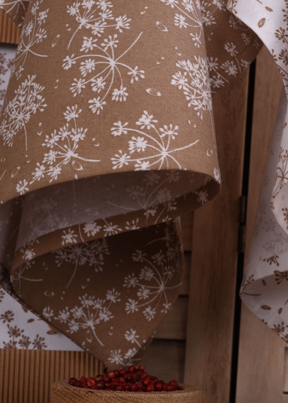 Detail vzoru hnědé utěrky UT56 s motivem kopr (2)