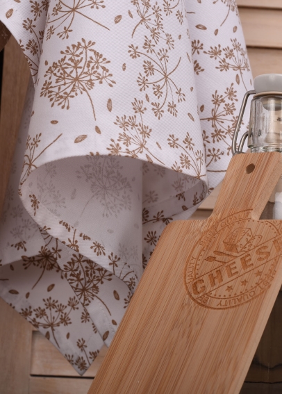 Detail vzoru bílé utěrky UT56 s motivem kopr (1)