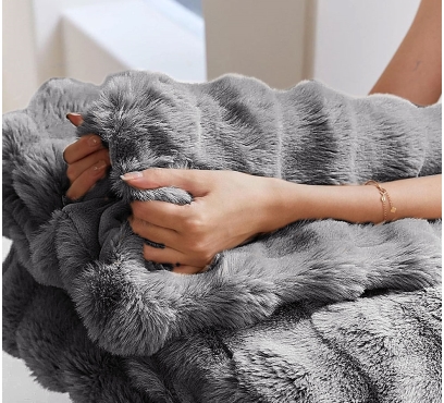 Luxusní kožešinová deka (1)