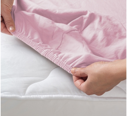 Růžové jersey prostěradlo s lycrou (2)